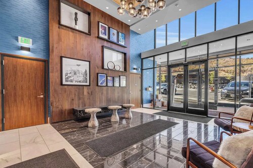 Walk to Deer Valley Resort, Adjoining Condo Rooms