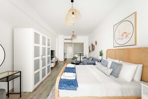 Desk, iron/ironing board, WiFi, bed sheets