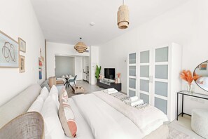 Desk, iron/ironing board, WiFi, bed sheets