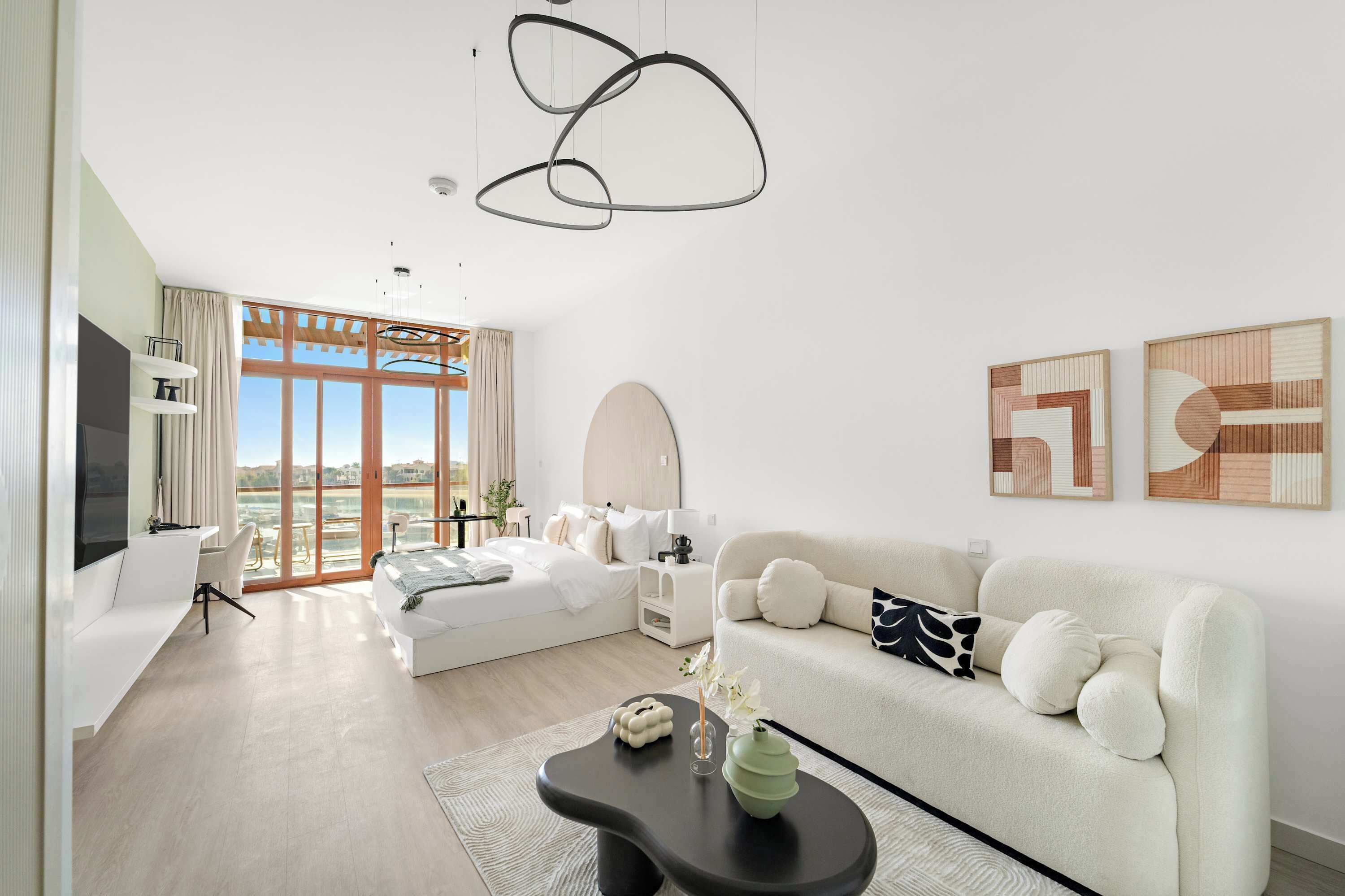 Skrivebord, strykejern/-brett, wi-fi og sengetøy