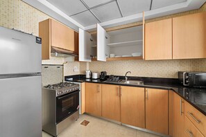 Fridge, microwave, stovetop, dishwasher