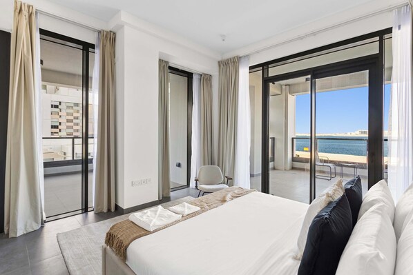 2 bedrooms, desk, iron/ironing board, WiFi