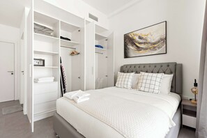 Desk, iron/ironing board, WiFi, bed sheets