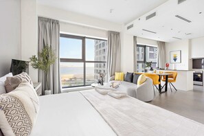 Desk, iron/ironing board, WiFi, bed sheets