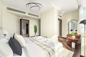 2 bedrooms, desk, iron/ironing board, WiFi