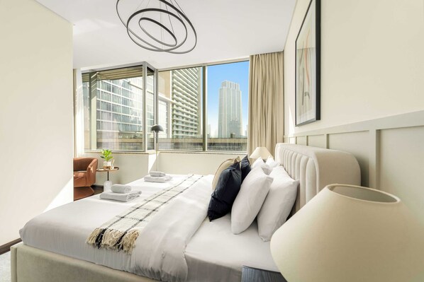 2 bedrooms, desk, iron/ironing board, WiFi