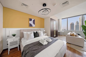 Desk, iron/ironing board, WiFi, bed sheets