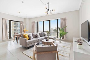 TV, offices - Silkhaus in South Ridge | High Floor | Great Area (Dubai)