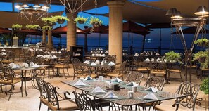 تناول الطعام بالخارج