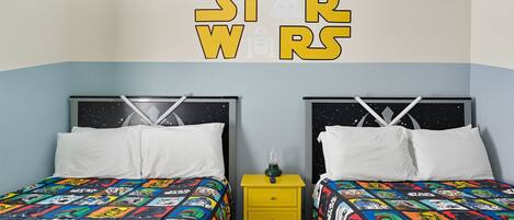 10 chambres, bureau, fer et planche à repasser, lit parapluie