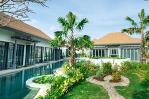 Pool - 2-bedrooms pool access in beautiful residential area with fitness room, AC (Tambon Chalong)