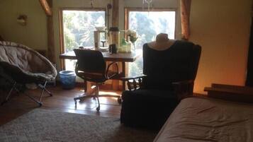 4 bedrooms, WiFi, bed sheets