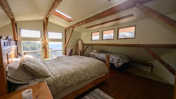 1 bedroom, travel crib, WiFi, bed sheets