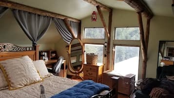 2 bedrooms, travel crib, WiFi, bed sheets