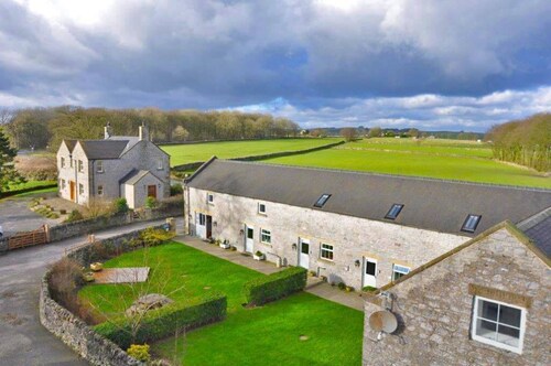 Charming barn Conversion with 2 Bedrooms in the beautiful Peak District countryside. Sleeps 4.