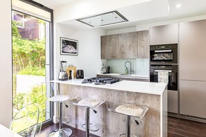 Fridge, microwave, dishwasher, coffee/tea maker