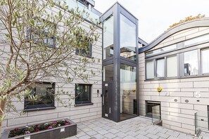 تفاصيل الفندق من الخارج