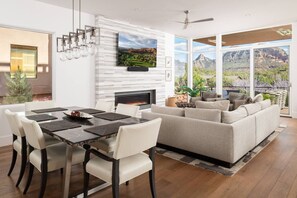 Televisión, chimenea, estéreo