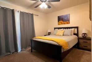 2 bedrooms, free WiFi, bed sheets - Prime Location! Trails, Parks, Family Fun & More (St. George)