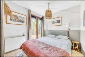 5 bedrooms, iron/ironing board, travel crib, free WiFi - Rent house  Cap Ferret, village de l'Herbe 12 sleeps 5 min walk from the Bassin (Lège-Cap-Ferret)