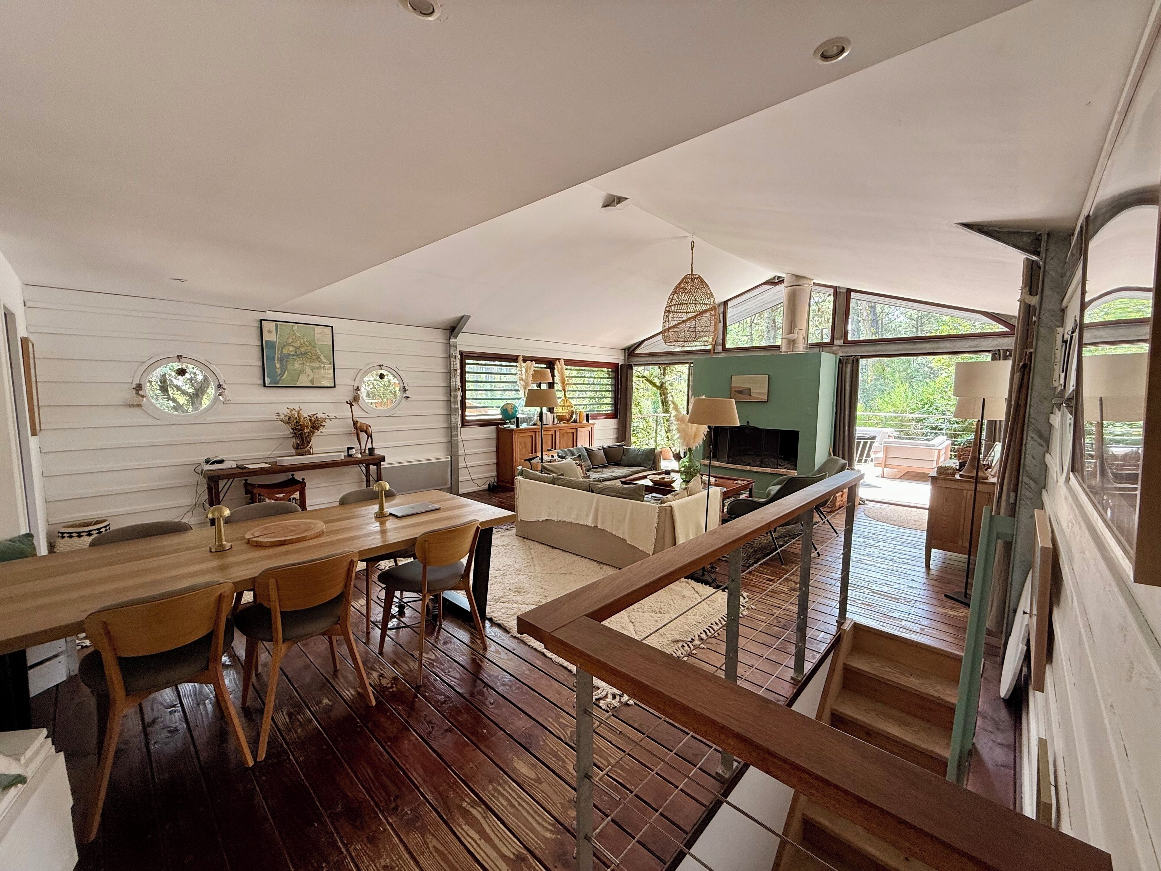 Smart TV, chimenea, videojuegos y estéreo 