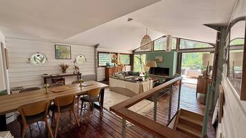 Smart TV, chimenea, videojuegos y estéreo