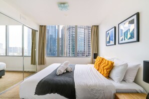 3 bedrooms, iron/ironing board, free WiFi, bed sheets