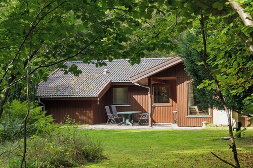 Hyggeligt sommerhus på naturgrund tæt på Dybesø