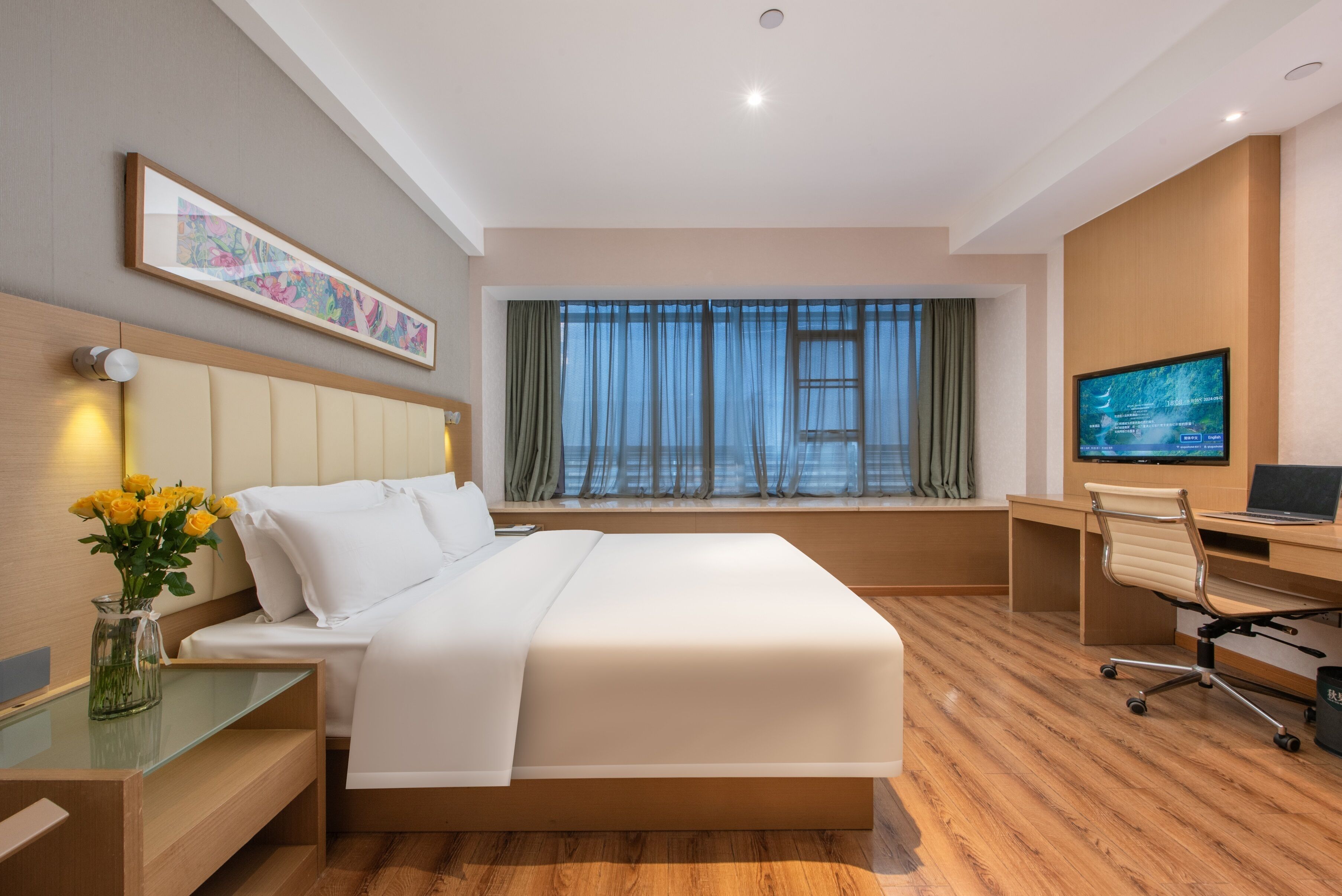 مكتب ومساحة عمل للكمبيوتر المحمول وواي فاي مجانًا