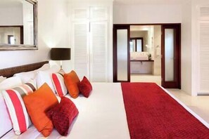 4 bedrooms, in-room safe, desk, WiFi - Villa Asante | 4BR Family Villa Near Echo Beach | Pool, Chef (Canggu)