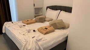 Iron/ironing board, WiFi, bed sheets