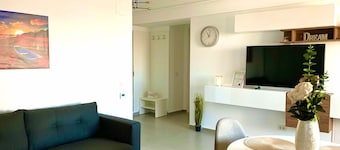 Charming 2-bedroom apartment in Craiova with AC