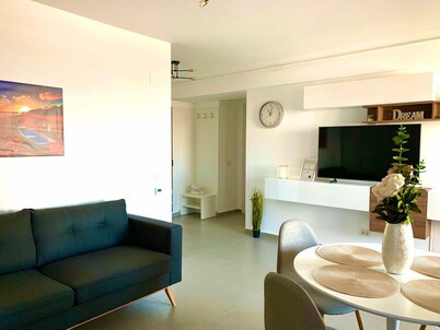 Charming 2-bedroom apartment in Craiova with AC