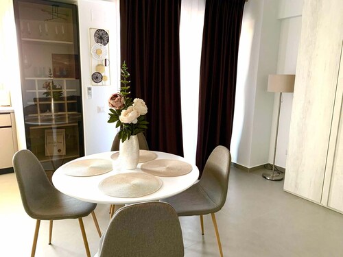 Charming 2-bedroom apartment in Craiova with AC