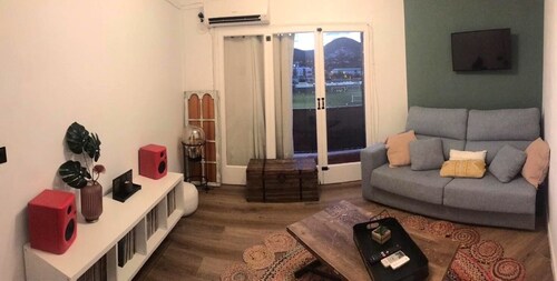 Room with terrace in the center of Ibiza at 250m from the beach.