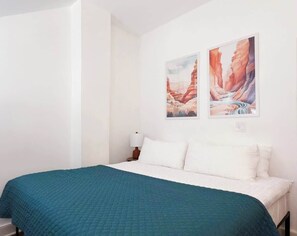 3 habitaciones, tabla de planchar con plancha, wifi y ropa de cama 