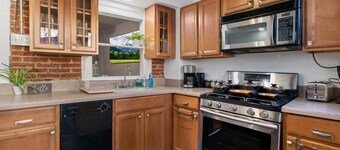 4 Beds / 3 Bedrooms / King Beds / Sleeps 8 / Historic Mid-Century Home