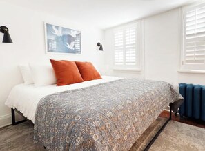 3 habitaciones, tabla de planchar con plancha, wifi y ropa de cama 