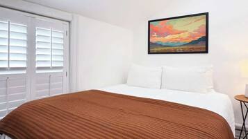 3 habitaciones, tabla de planchar con plancha, wifi y ropa de cama