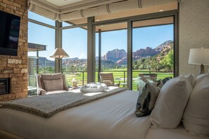 3 室のベッドルーム、デスク、アイロン / アイロン台、旅行用ベビーベッド