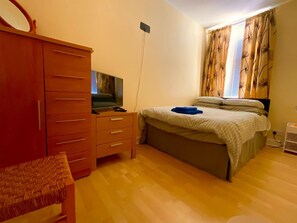 3 室のベッドルーム、アイロン / アイロン台、WiFi、ベッドシーツ