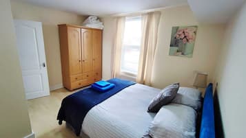3 bedrooms, iron/ironing board, WiFi, bed sheets