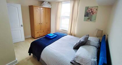 3 Bedroom Apartment – Clarendon 69