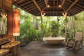 Towels, soap, shampoo, toilet paper - Villa Zelie by Elite Havens (Badung)