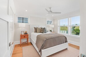 6 bedrooms, iron/ironing board, free WiFi, bed sheets