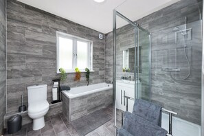 Shower - Southwell 3Bed | Near Racecourse & Dog-Friendly (Nottingham)