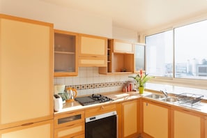 Fridge, stovetop