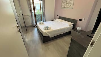 2 chambres, fer et planche à repasser, Wi-Fi, draps fournis