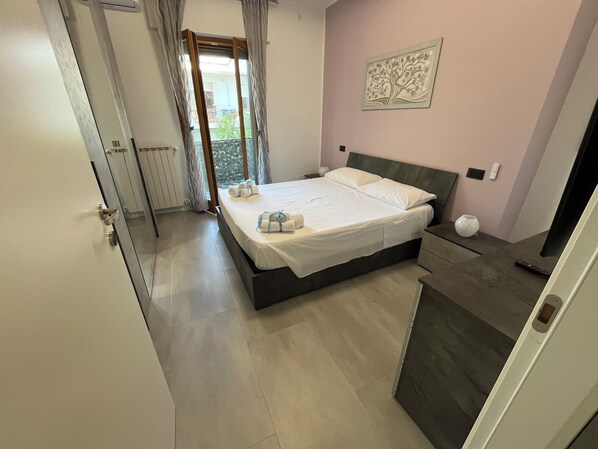 1 slaapkamer, een strijkplank/strijkijzer, wifi, beddengoed