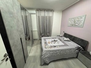 2 slaapkamers, een strijkplank/strijkijzer, wifi, beddengoed